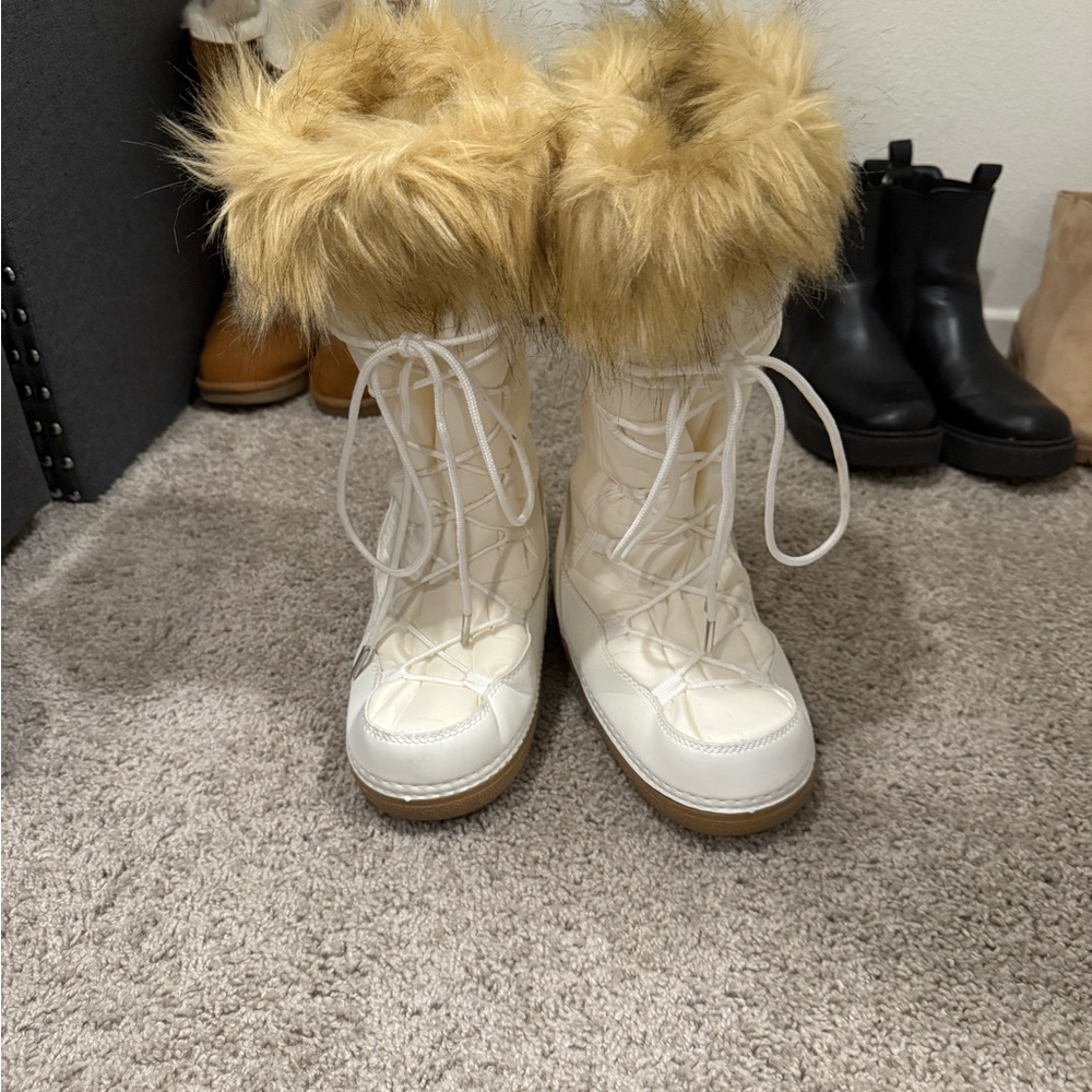 JustFab White and Tan Fur-Trimmed Winter Boots
